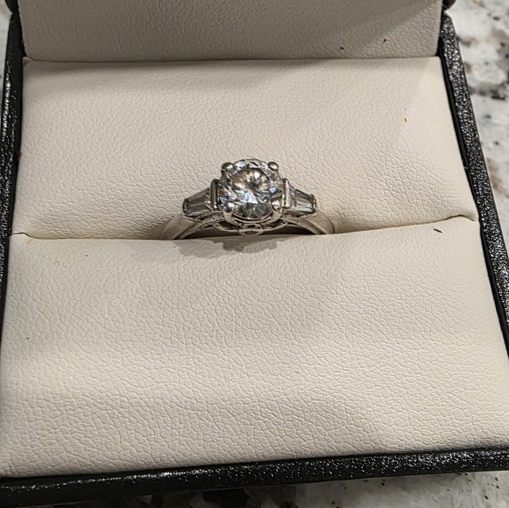 Elegant Silver Women's Ring